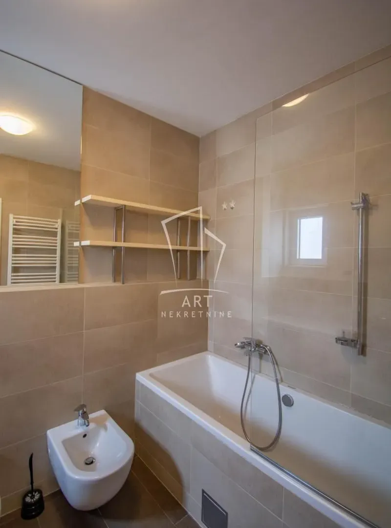 Izdavanje, trosoban stan, 94m², Vračar Hram, Vračar Sve Podlokacije