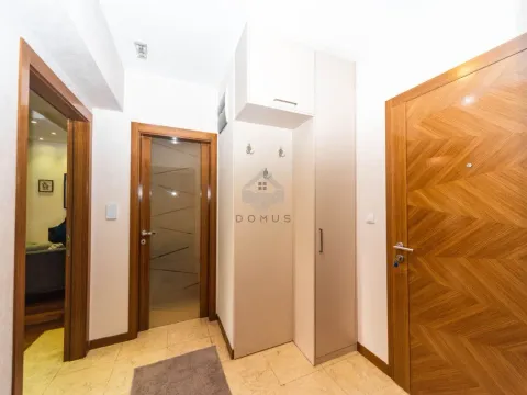 Izdavanje, dvosoban stan, 76m², Centar, Podgorica - image 12