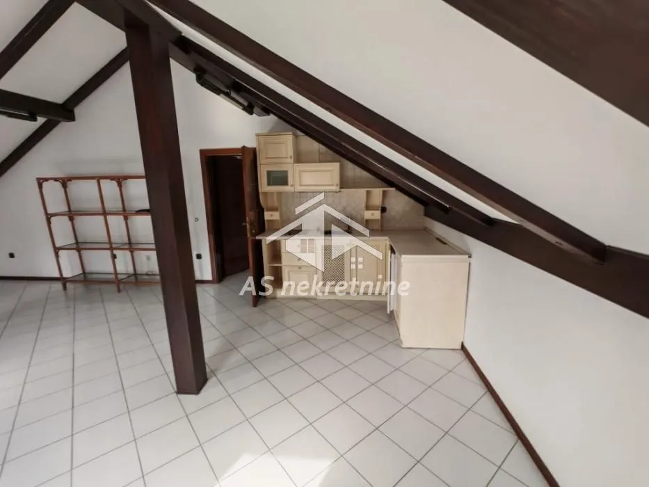 Izdavanje, kuća, 360m², Voždovac Sve Podlokacije, Beograd