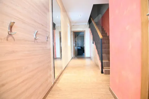 Rent, three bedroom apartment, 140m², Zabjelo, Podgorica - image 11