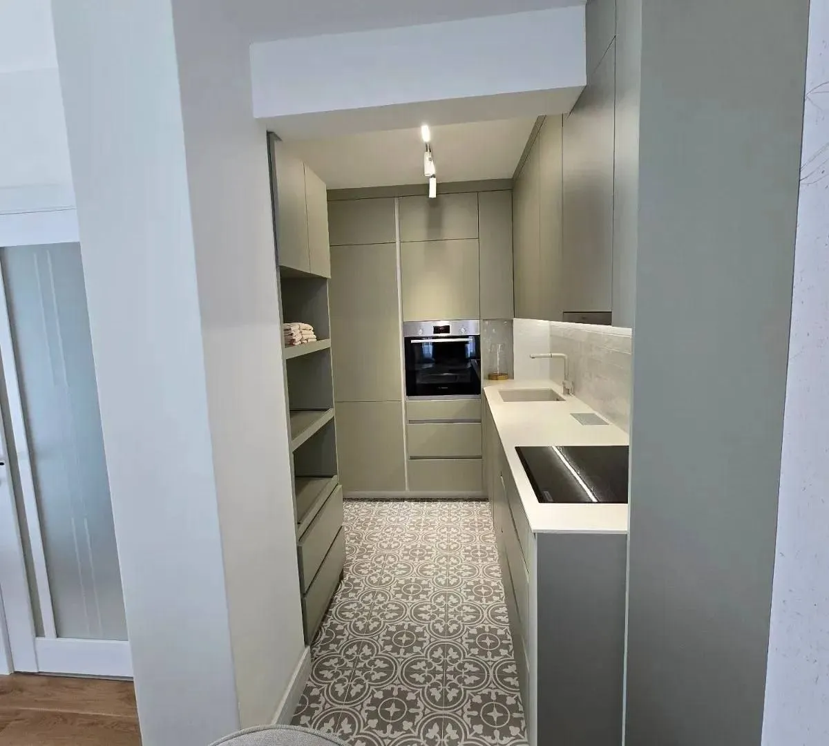 Prodaja, dvosoban stan, 70m², Centar, Tivat