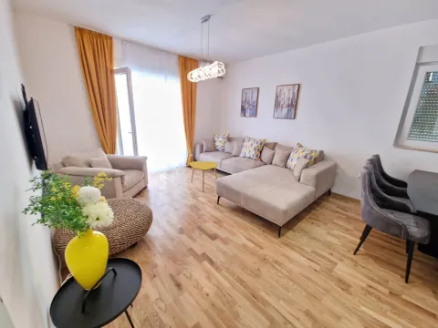 Sale, one bedroom apartment, 42m², Bečići, Budva - image 1