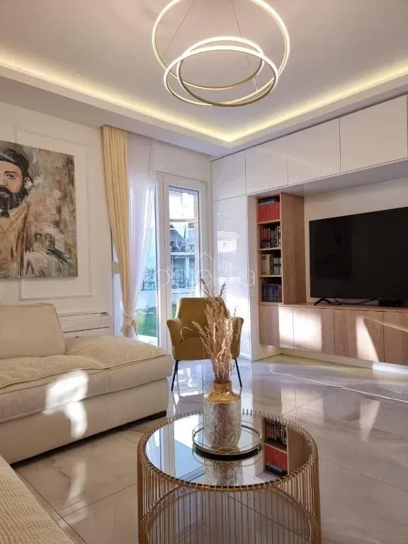 Izdavanje, stan, 70m², Tivat, Crna Gora