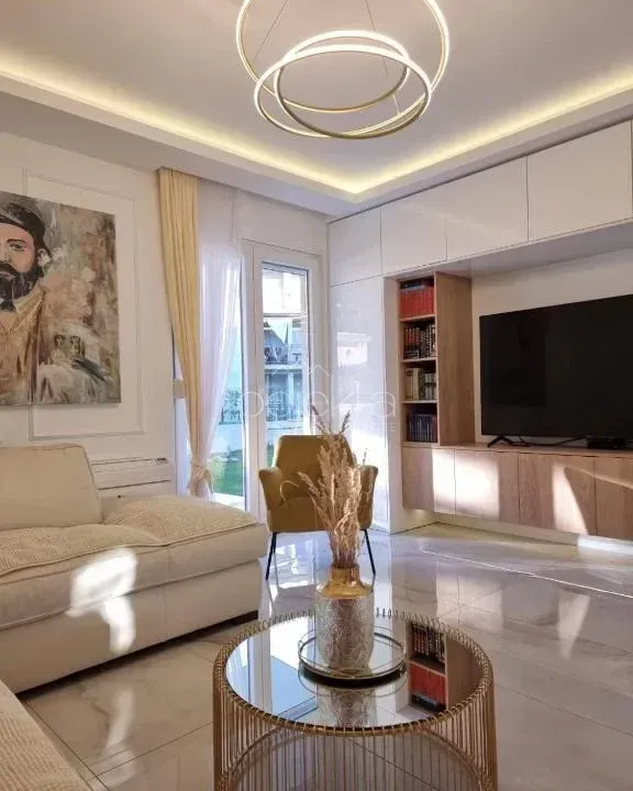 Izdavanje, stan, 70m², Tivat, Crna Gora