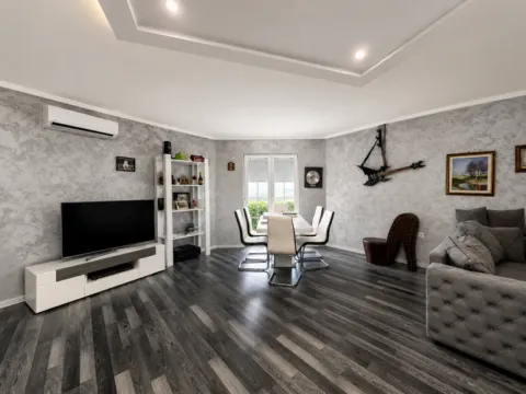 Rent, two bedroom apartment, 120m², Jajinci, Voždovac Sve Podlokacije - image 6