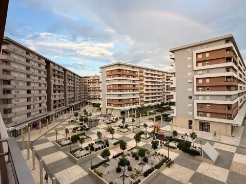 Izdavanje, poslovni prostor, 49m², Central Point, Podgorica - image 1