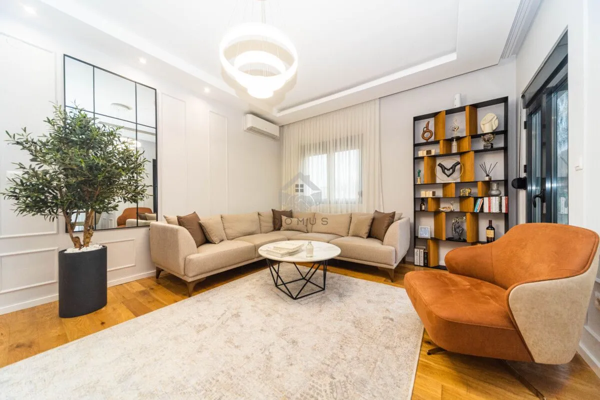 Izdavanje, dvosoban stan, 66m², Centar, Podgorica