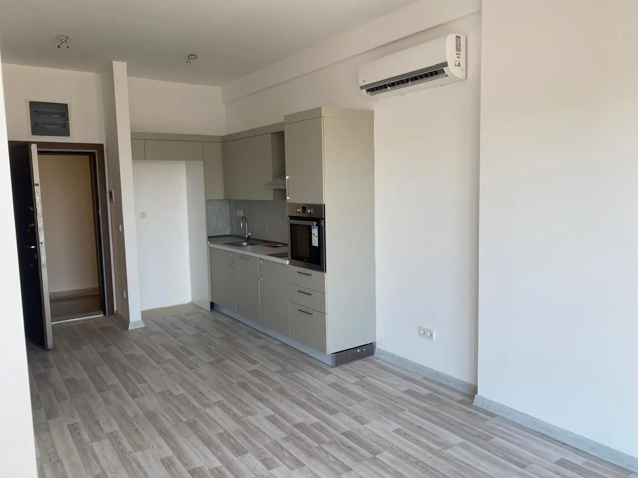 Prodaja, jednosoban stan, 38m², Centar, Bar