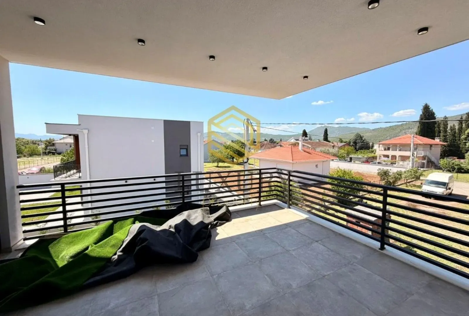 Izdavanje, kuća, 180m², Gornja Gorica, Podgorica