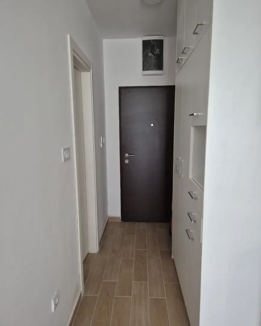 Izdavanje, garsonjera, 33m², Stari Aerodrom, Podgorica