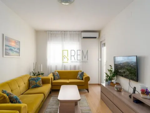 Prodaja, dvosoban stan, 72m², City Kvart, Podgorica - image 1