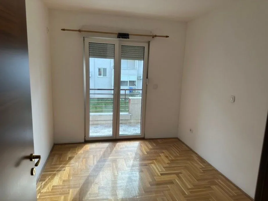 Izdavanje, jednosoban stan, 44m², Tuški Put, Podgorica