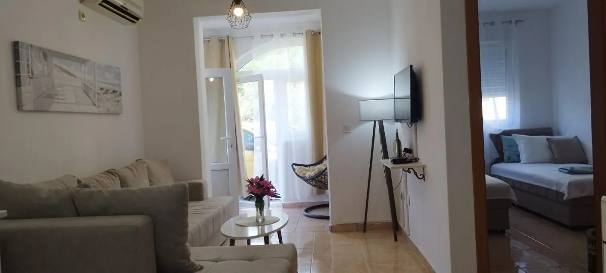 Izdavanje, jednosoban stan, 36m², Budva, Crna Gora