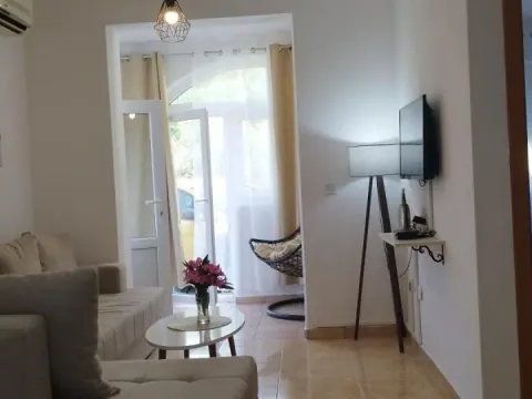 Izdavanje, jednosoban stan, 36m², Budva, Crna Gora - image 5