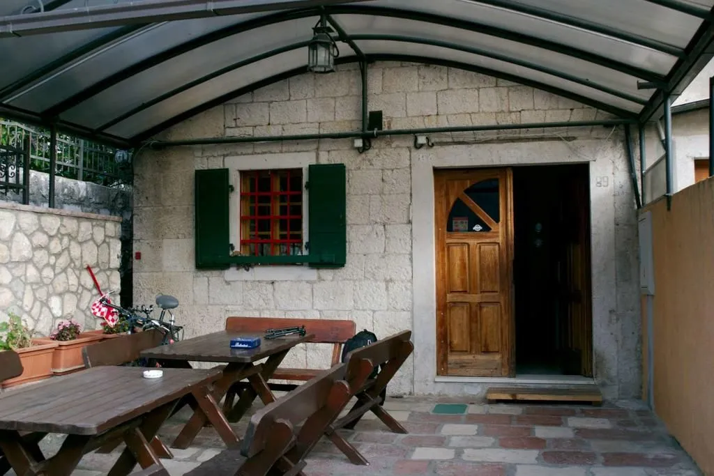 Sale, house, 200m², Dobrota, Kotor