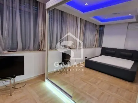 Izdavanje, trosoban stan, 148m², Savski Venac, Beograd - image 12
