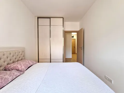 Rent, one bedroom apartment, 45m², Budva, Crna Gora - image 10