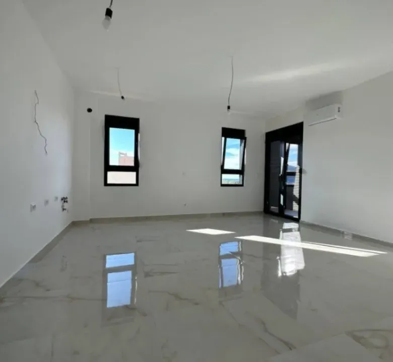 Sale, two bedroom apartment, 69m², Čeluga, Bar