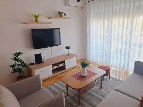 Rent, one bedroom apartment, 45m², Stari Aerodrom, Podgorica - image 3