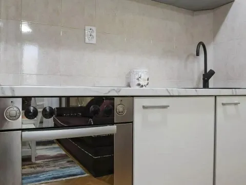 Izdavanje, jednosoban stan, 50m², Centar, Budva - image 9