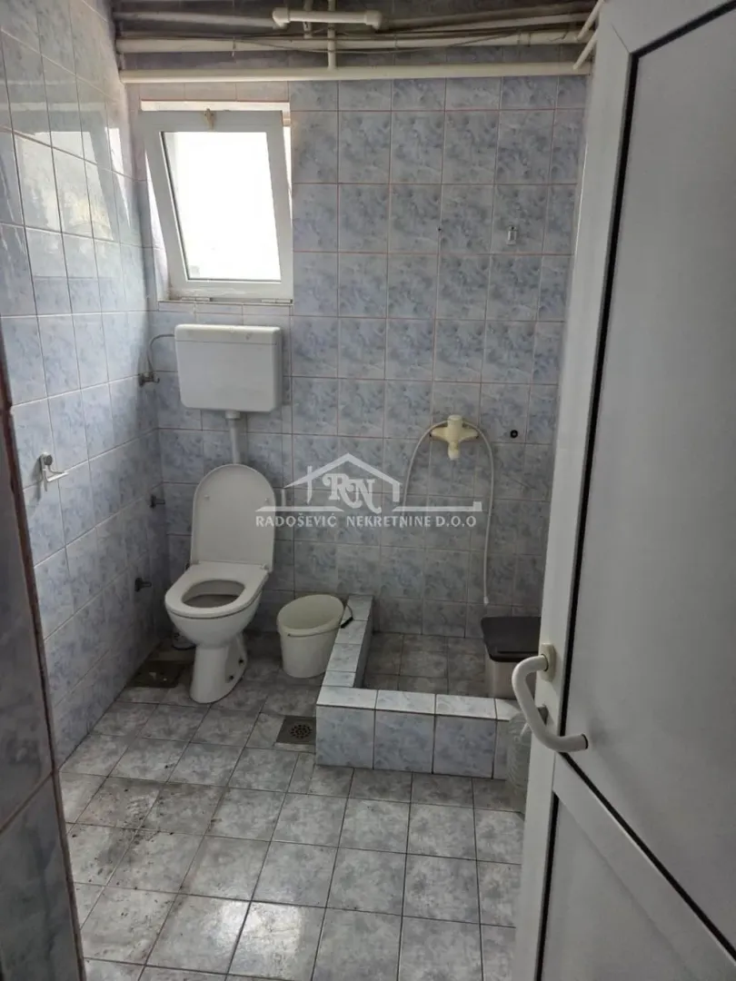Izdavanje, poslovni prostor, 555m², Šimanovci, Pećinci