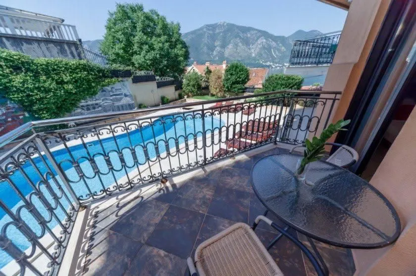 Prodaja, dvosoban stan, 90m², Dobrota, Kotor