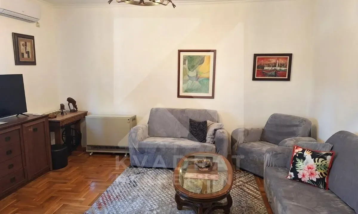 Izdavanje, dvosoban stan, 67m², Centar, Podgorica