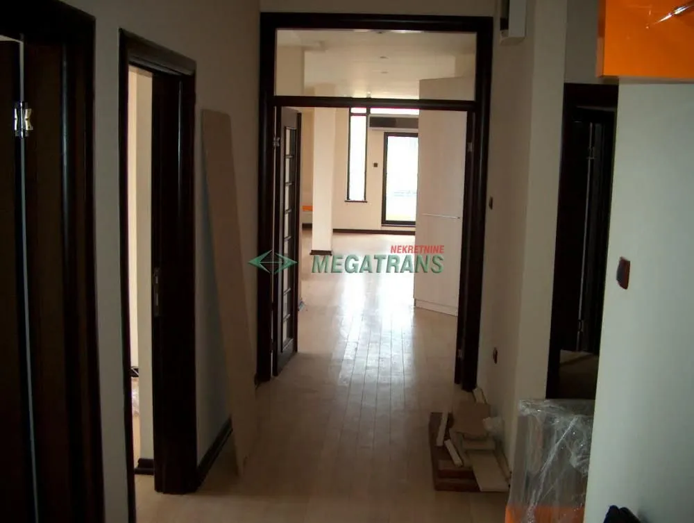 Izdavanje, četvorosoban stan, 170m², Novi Sad Sve Podlokacije, Novi Sad