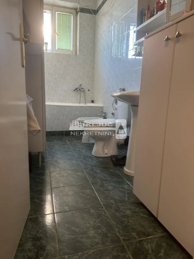 Prodaja, četvorosoban stan, 117m², Kalenić Pijaca, Vračar Sve Podlokacije