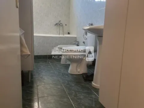 Sale, four bedroom apartment, 117m², Kalenić Pijaca, Vračar Sve Podlokacije - image 5