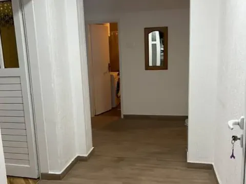 Izdavanje, dvosoban stan, 90m², Dalmatinska ulica, Podgorica - image 3