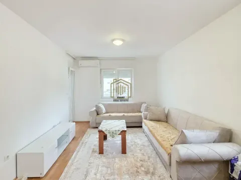 Izdavanje, jednosoban stan, 49m², Stari Aerodrom, Podgorica - image 1