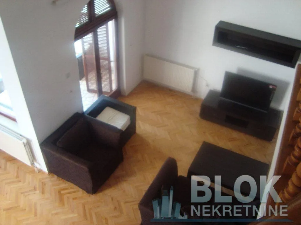Izdavanje, kuća, 200m², Gorica C, Podgorica