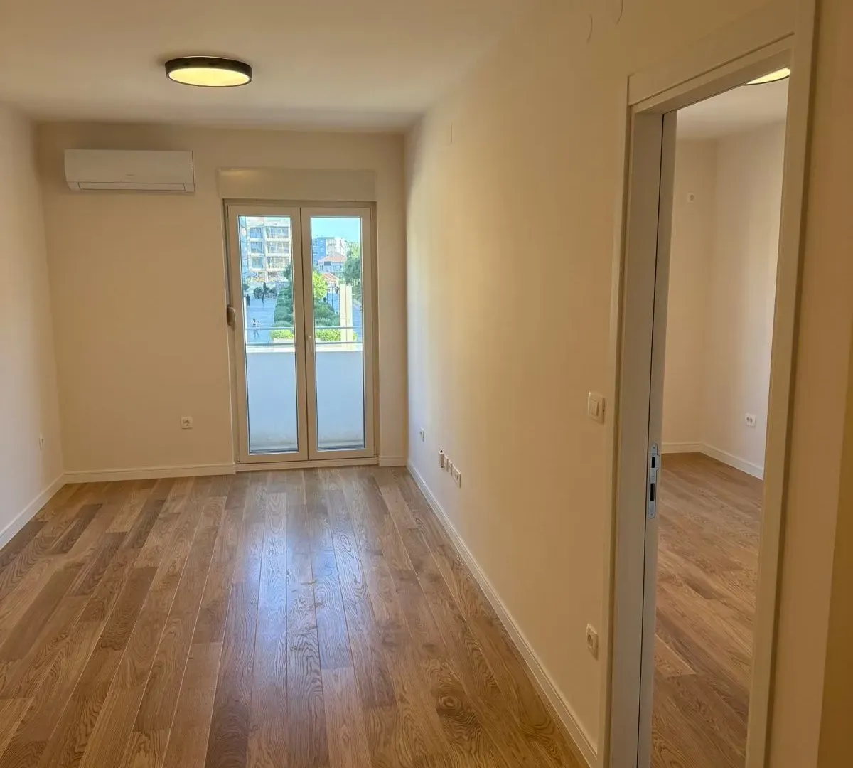 Izdavanje, jednosoban stan, 43m², Central Point, Podgorica