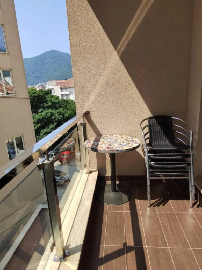 Rent, one bedroom apartment, 43m², Slovenska Plaža, Budva