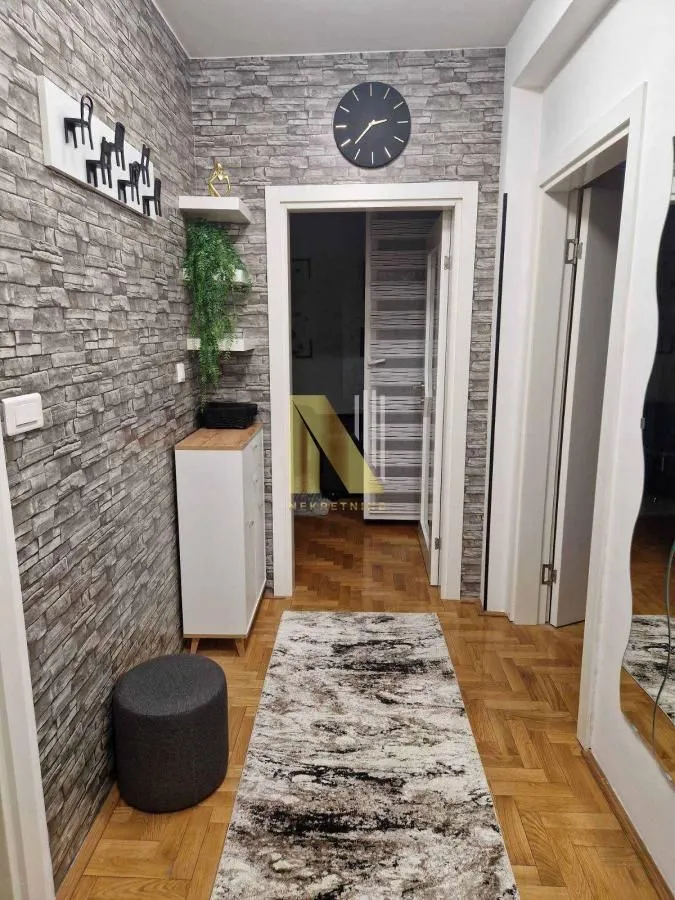 Izdavanje, dvosoban stan, 56m², Centar, Novi Sad