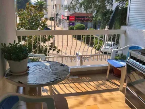 Izdavanje, trosoban stan, 87m², Centar, Bar - image 9