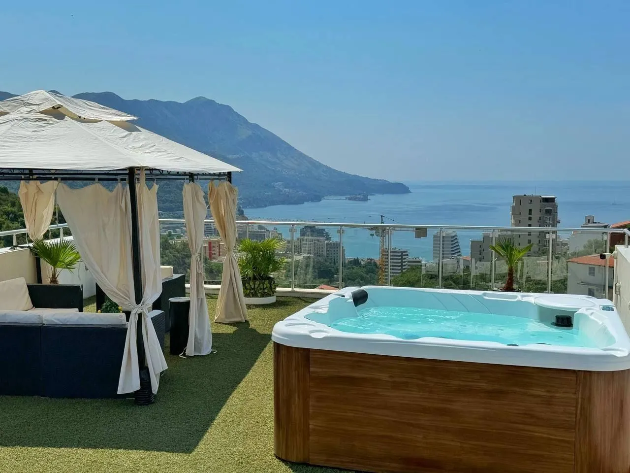 Rent, two bedroom apartment, 60m², Bečići, Budva