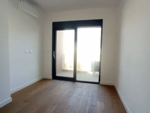 Prodaja, jednosoban stan, 78m², Centar, Bar