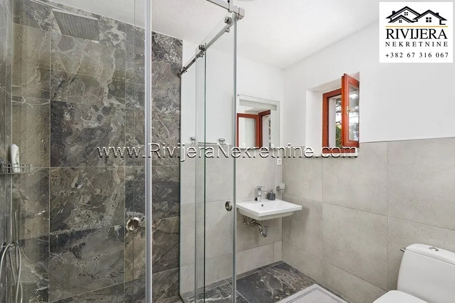 Sale, house, 450m², Dobrota, Kotor