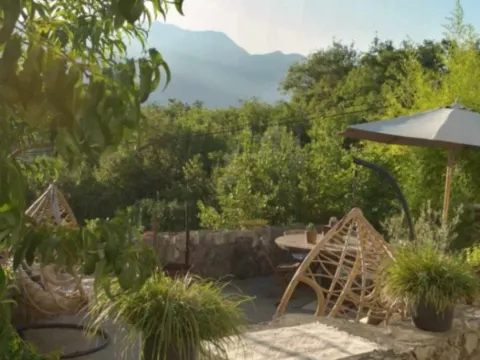 Izdavanje, kuća, 130m², Lješevići, Kotor - image 2