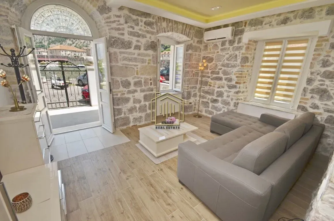 Rent, office space, 50m², Centar, Kotor