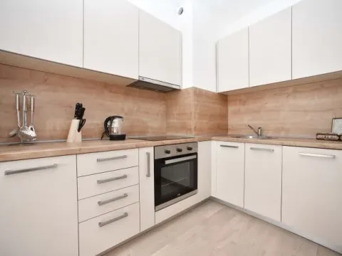 Izdavanje, dvosoban stan, 74m², Centar, Budva - image 11