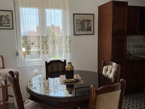 Izdavanje, dvosoban stan, 75m², Gornja Gorica, Podgorica - image 2