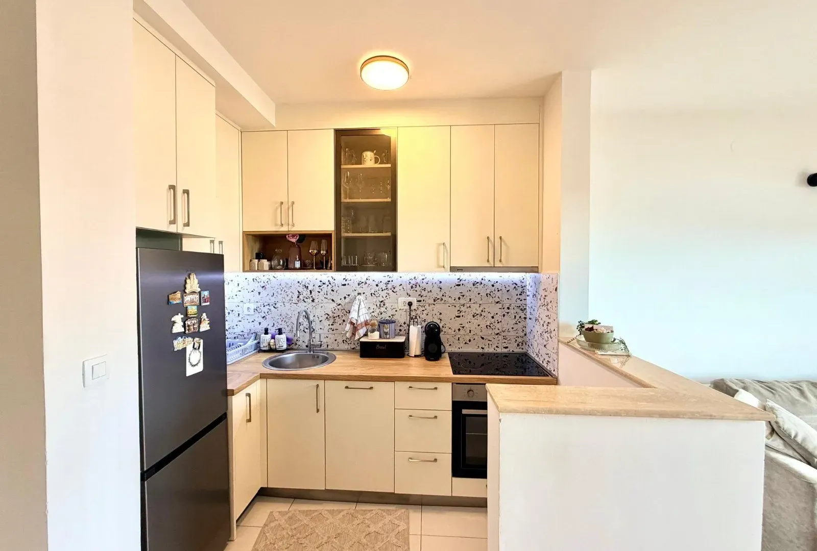 Izdavanje, jednosoban stan, 50m², Savina, Herceg Novi