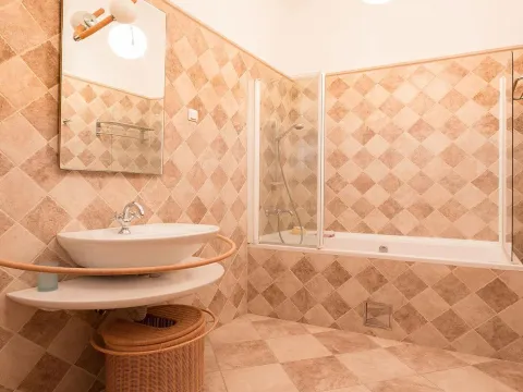 Sale, house, 365m², Dobrota, Kotor - image 14