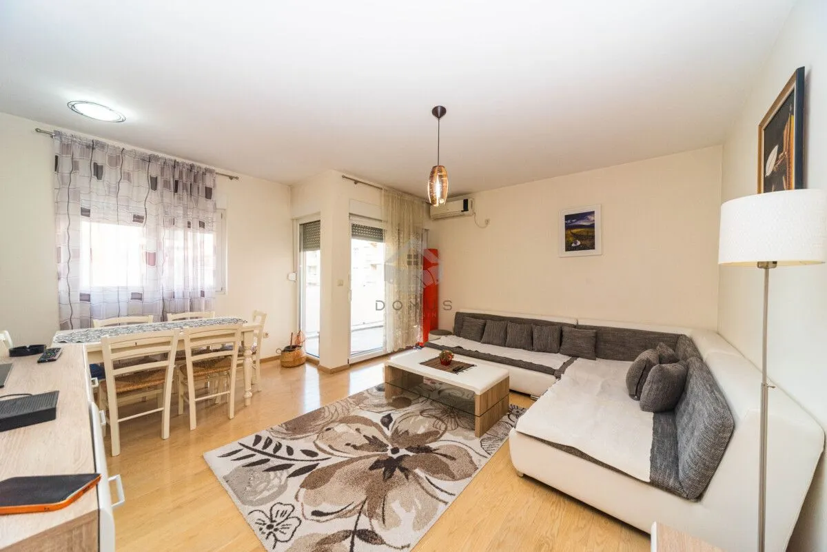 Izdavanje, dvosoban stan, 74m², City Kvart, Podgorica