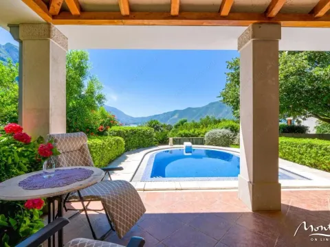 Sale, house, 305m², Orahovac, Kotor - image 13