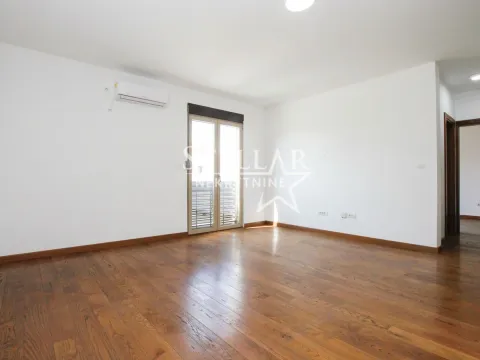 Izdavanje, dvosoban stan, 56m², City Kvart, Podgorica - image 1