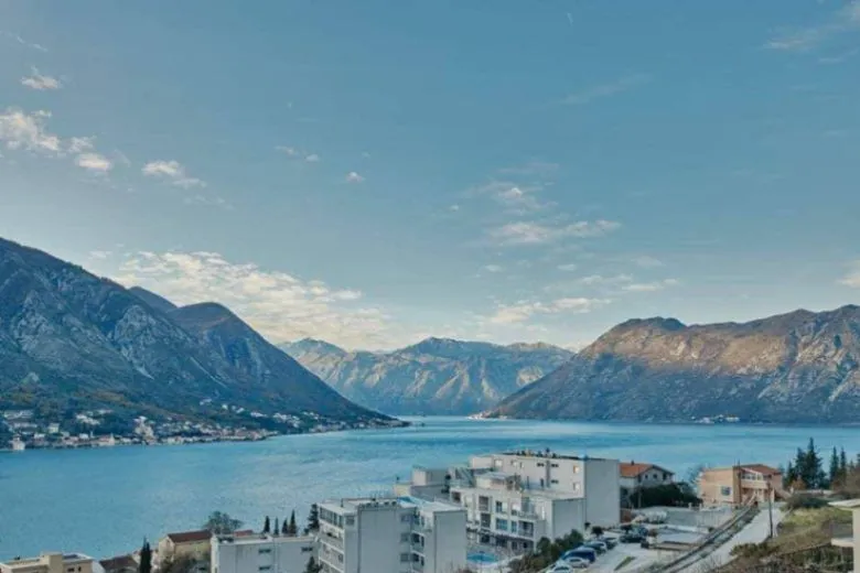 Sale, two bedroom apartment, 74m², Dobrota, Kotor